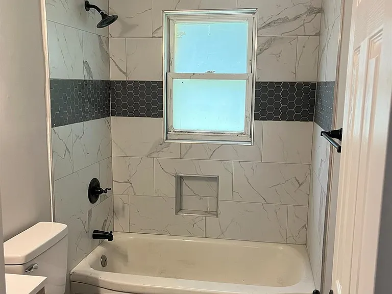 1716 Catherine Simmons Ave — Photo 2