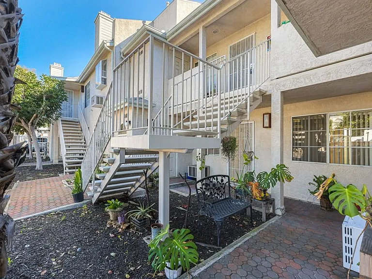 2403 Meade Ave — Photo 14