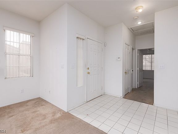 4th image of 927 Country Skies Ave