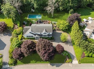 6 Halyard Ct, Cold Spring Harbor, NY 11724