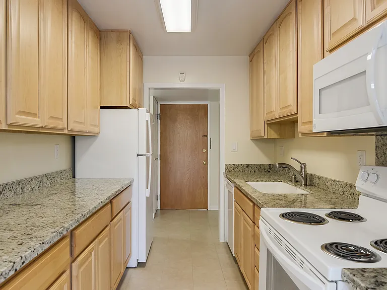 Parksquare Apartments — Photo 7