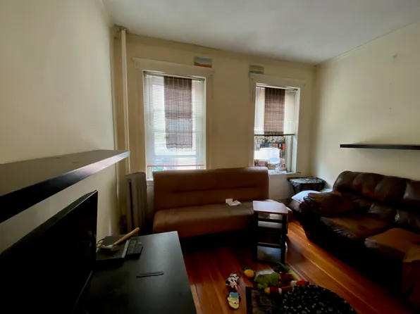55 Queensberry St, Boston, MA
