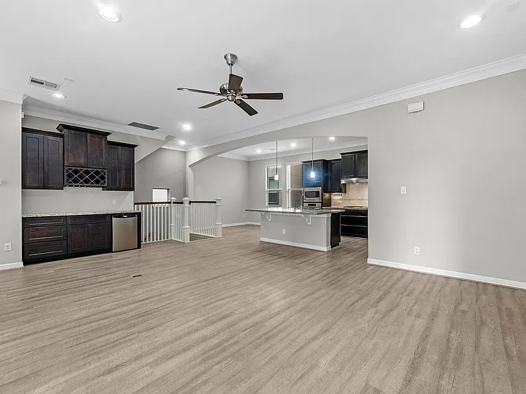 458 N Live Oak St — Photo 10