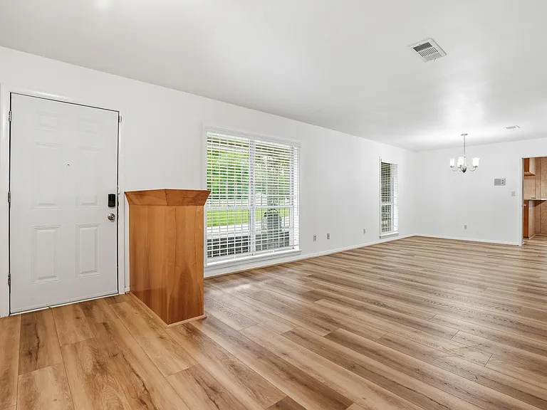 10240 Post Oak Dr — Photo 9