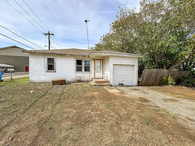 515 N Hough Ave — Photo 1