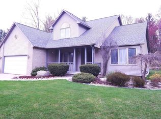 9104 Twin Oaks Ct, Flushing, MI 48433