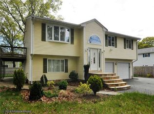 87 Green Lane Rd, Rumford, RI 02916