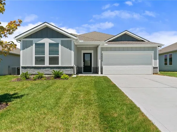 4020 NE Apple Grove Dr, Lees Summit, MO 64064