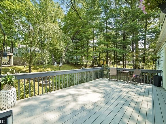 3rd image of 6 Cherry Ln