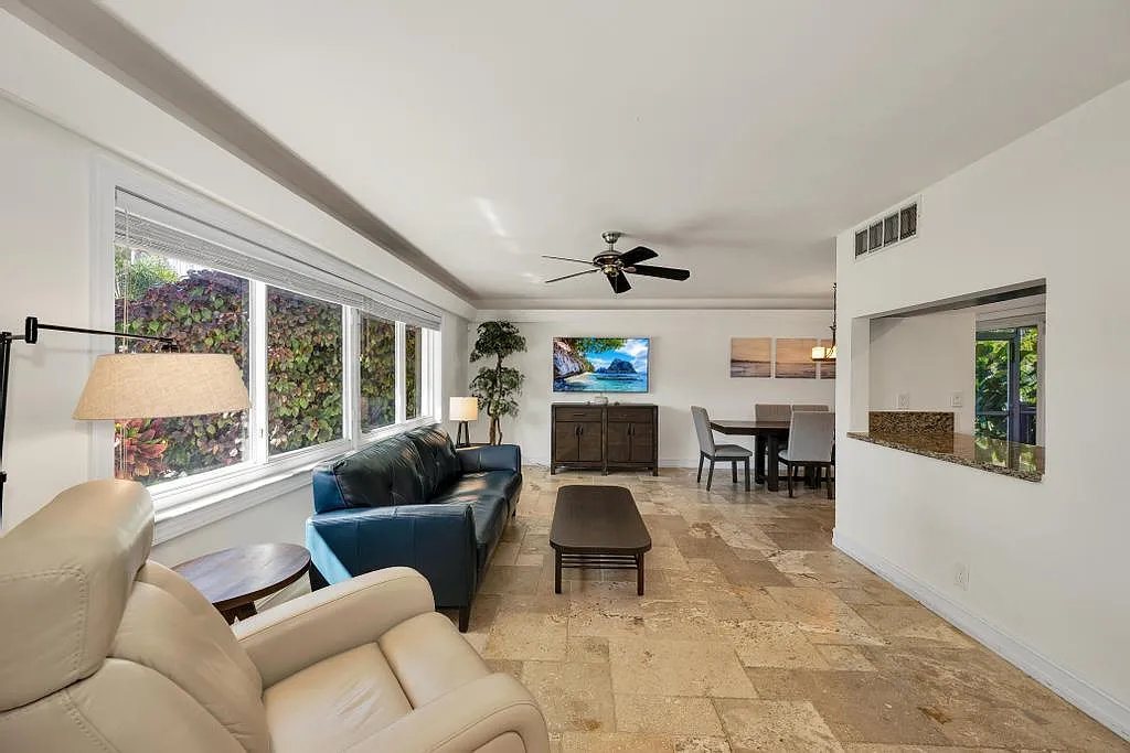 3 bed, 2.5 bath, 1782 sqft, $5,995 — Photo 3