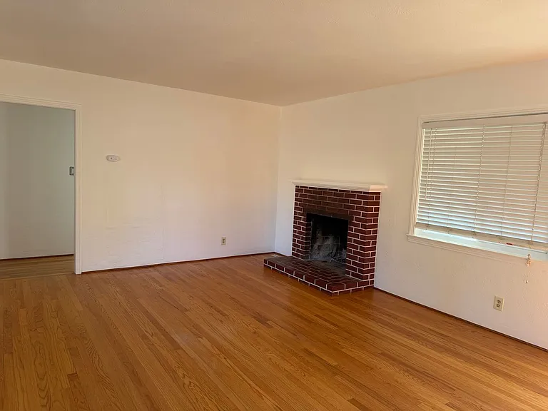 1921 Maryland Ave — Photo 5