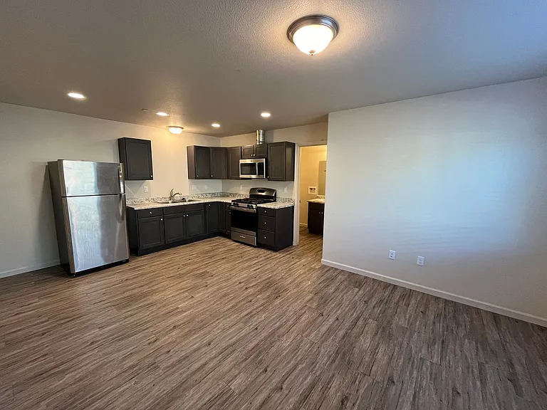 1465A E Ash Ave — Photo 3