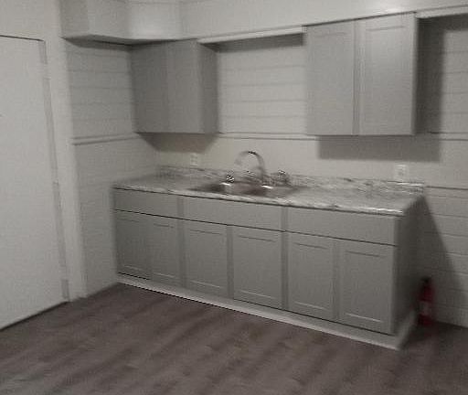 4th image of 831 W 11th St #1