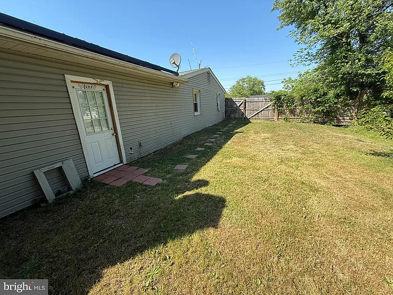 8503 Rockwell Dr — Photo 6