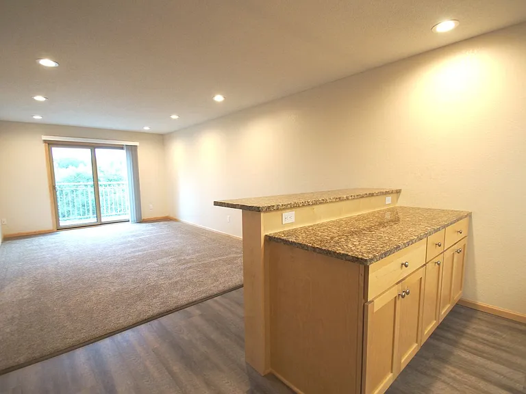 Larpenteur Estates Apartments — Photo 91