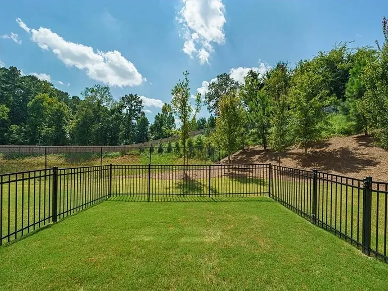 2623 Hedgeway Cir — Photo 7
