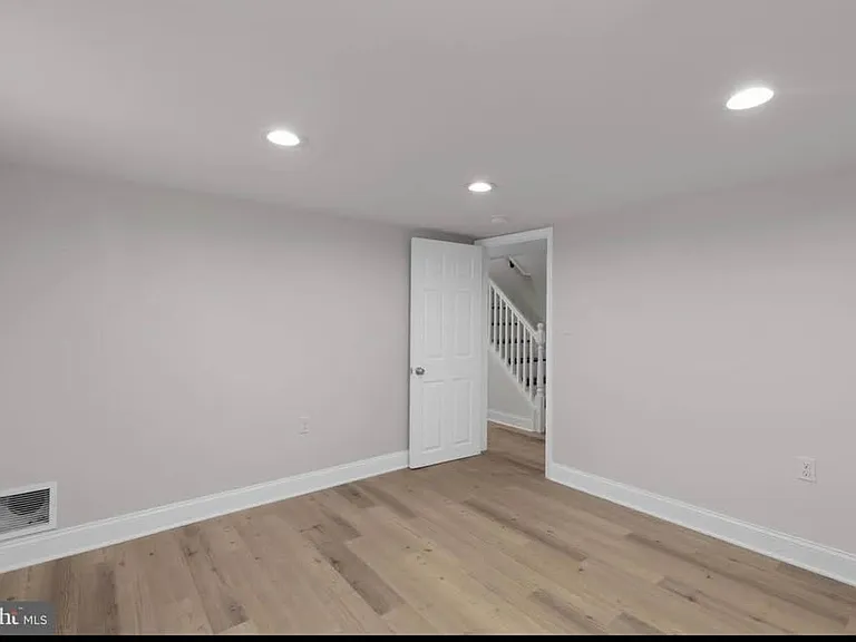 38 53rd St SE — Photo 1