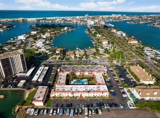 10365 Paradise Blvd APT 16, Treasure Island, FL 33706