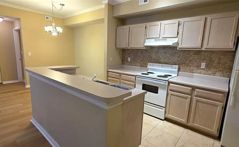 5618 Pinnacle Heights Cir #211 — Photo 16