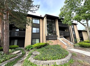 6179 Knollwood Dr #208, Willowbrook, IL 60527