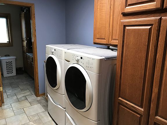 Washer and dryer stay