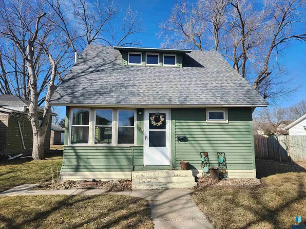 117 N Josephine Ave, Madison, SD 57042
