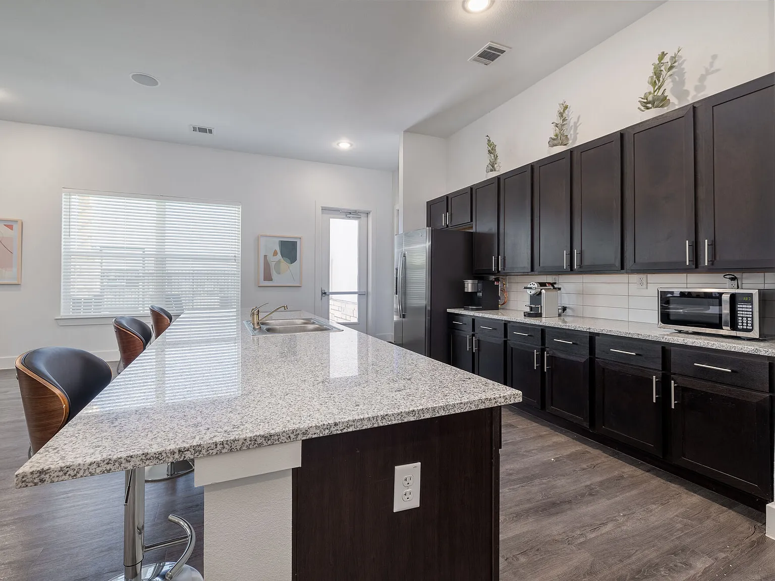 Moonlight Apartments — Photo 3