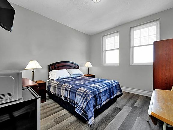 3rd image of 337 N Phillips Ave #22