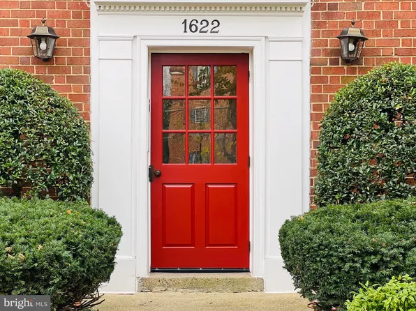 1622 W Abingdon Dr APT 302, Alexandria, VA 22314