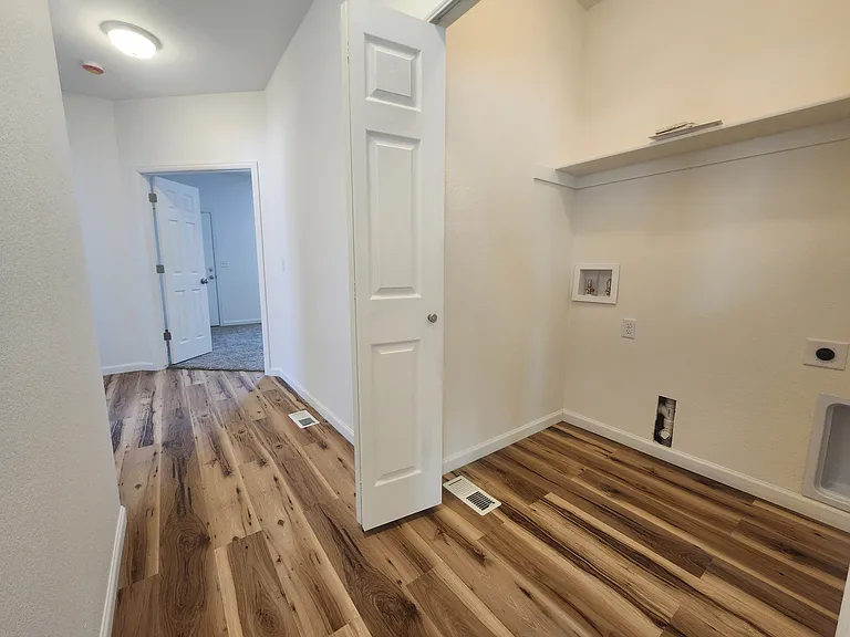 673 E Laporte Dr — Photo 5