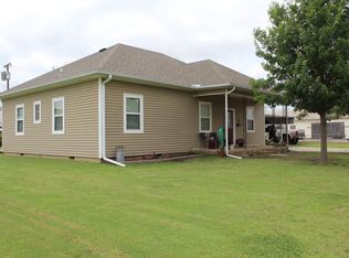 111 S Elm Ave, Newkirk, OK 74647