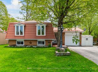 12 Richelieu St, Penetanguishene, ON L9M 1H9