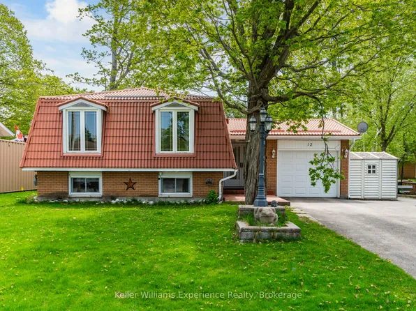 12 Richelieu St, Penetanguishene, ON L9M 1H9