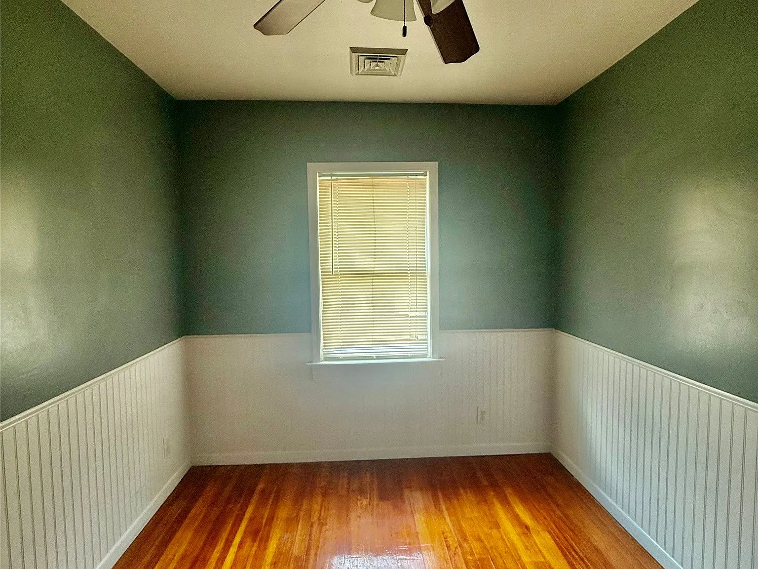 2 bed, 1.0 bath, 1000 sqft, $1,300 — Photo 4