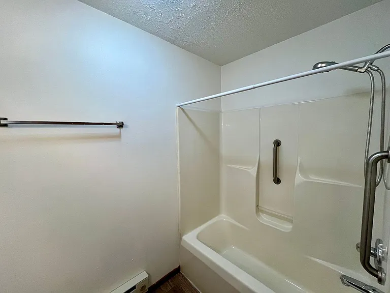416 Mill St W — Photo 22