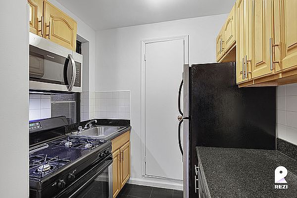 1st image of 336 W 49th St APT 3RW