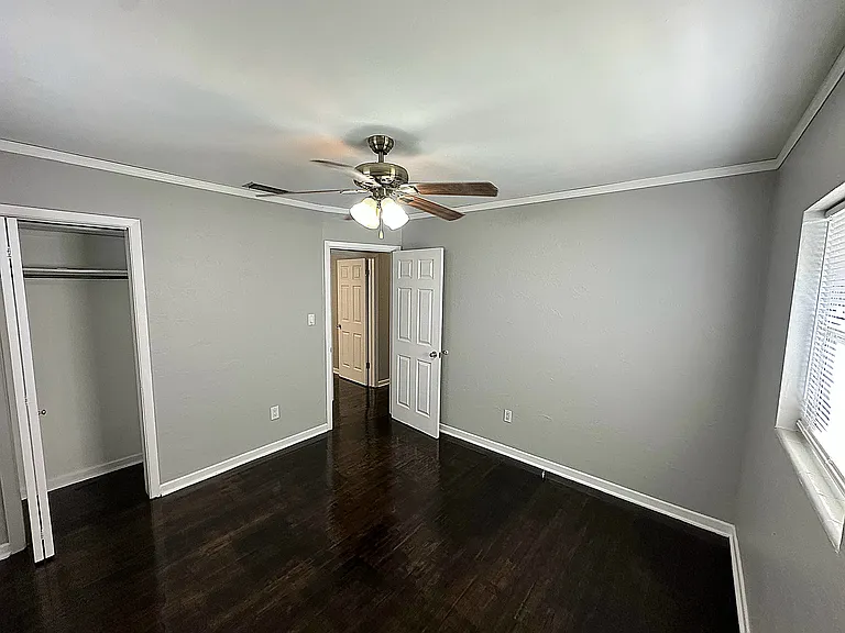332 Bay St — Photo 22