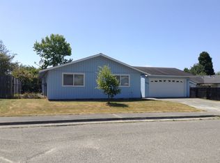 207 Rebecca Ln, Fortuna, CA 95540