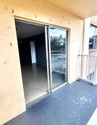4th image of 16465 NE 22nd Ave APT 213