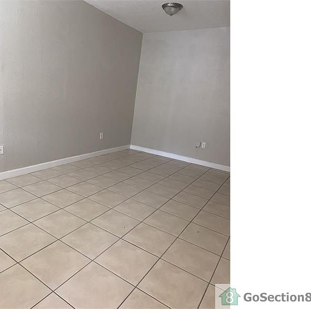 1st image of 2903 SE 17th Ave Unit 100