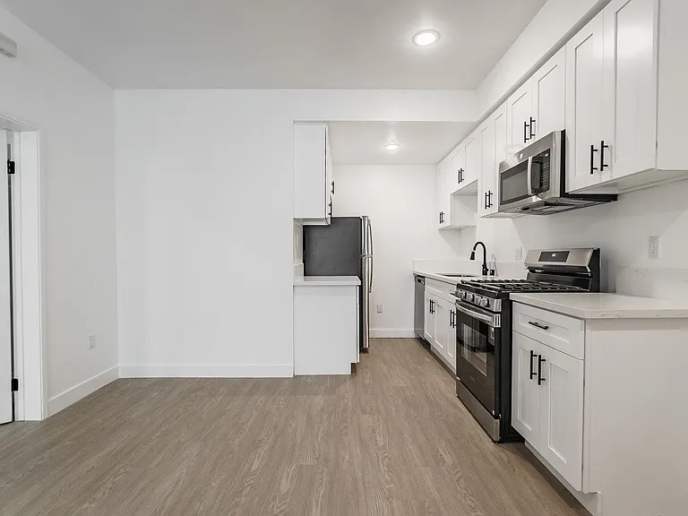 1620 South Bentley Ave — Photo 6