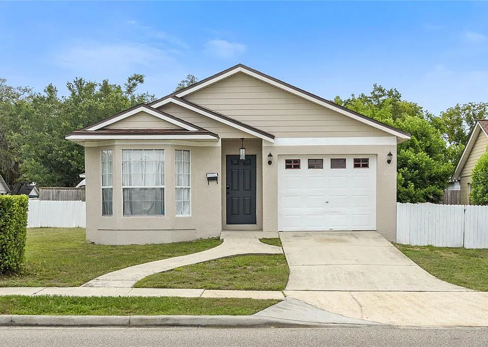 301 S Capen Ave
