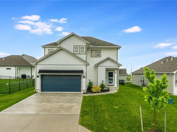 27300 E Sycamore St, Lake Lotawana, MO 64086