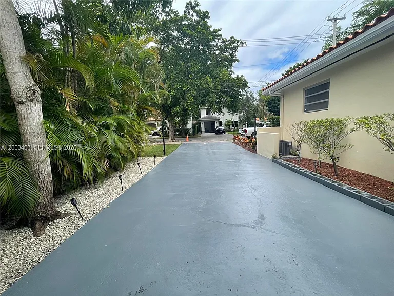1556 San Benito Ave — Photo 23