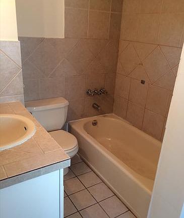 5th image of 1052 Huguenot Ave