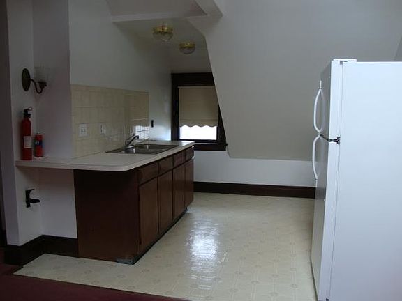 4th image of 504 Richmond Ave #3