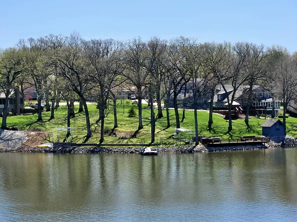 1566 Holiday Dr, Sandwich, IL 60548