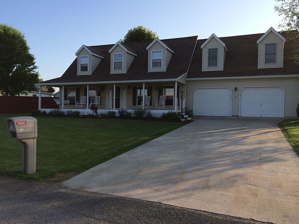 1st image of 631 White Oak St