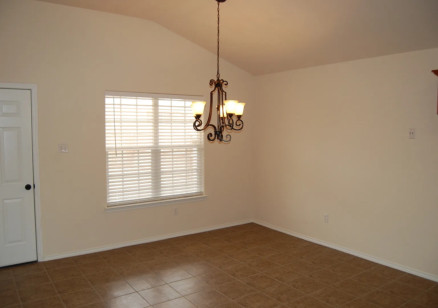 Great 3/2/2 Home in Monterey - Frenship School District — Photo 2