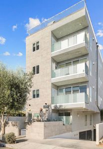 11979 Walnut Ln #1, Los Angeles, CA, 90025